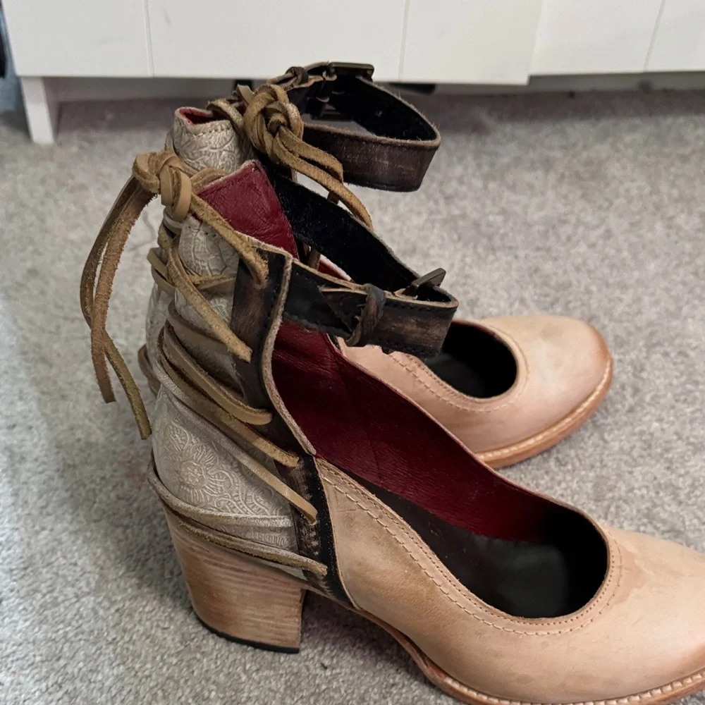 Freebird by Steven Cream Lace Up Boots - Picture 2 of 5